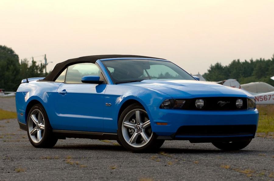  Ford Mustang GT Convertible 2011 года  (фото 5 из 47)